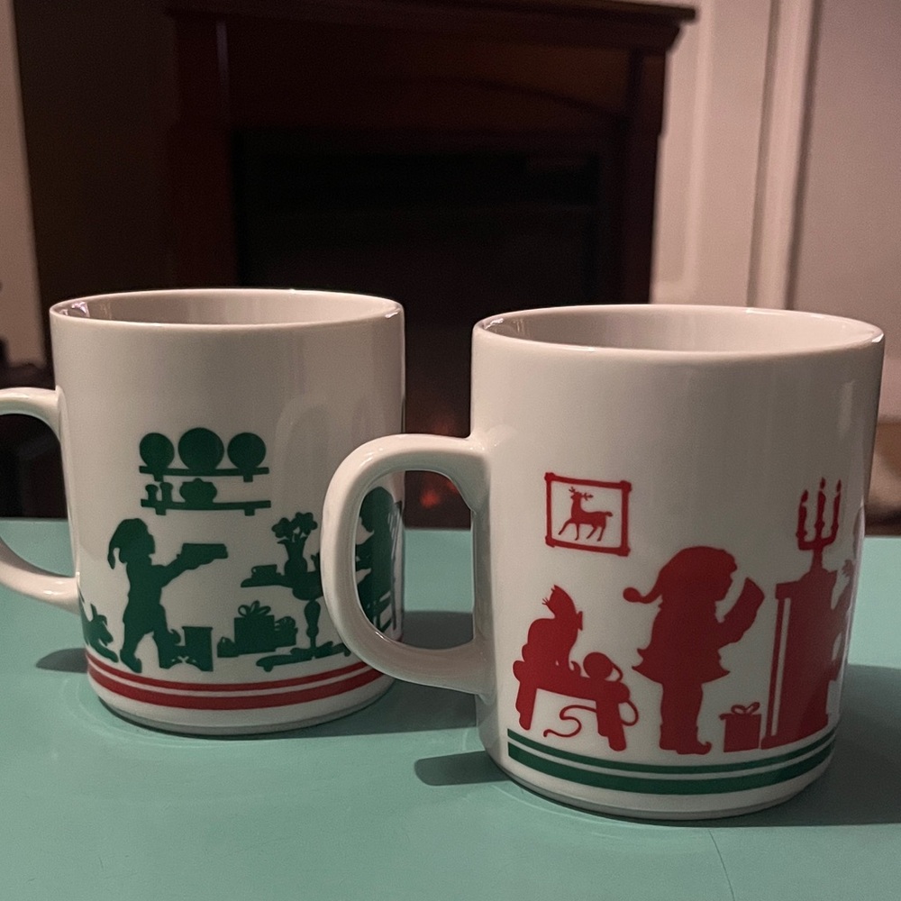 Avon 1984 Christmas Holiday Kids Scene ceramic coffee mugs.